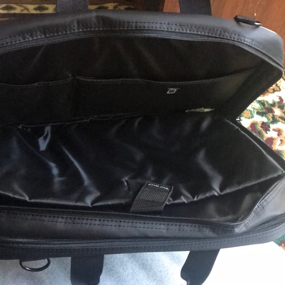 Targus padding laptop bag- black color - Picture 8 of 16